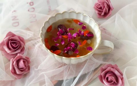美颜润心的玫瑰桃胶羹，一碗甜汤迎新年