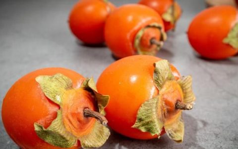 吃柿子造成的胃结石如何治好(吃柿子对胃结石有什么危害)